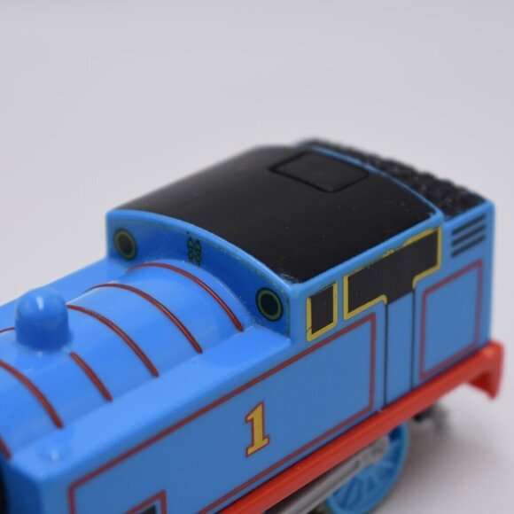 THOMAS #1 2014 Talking and Chuffs Thomas & Friends Battery Operated Engine Train - Picture 4 of 9